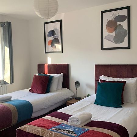 Montrose House Villa Swindon Luaran gambar