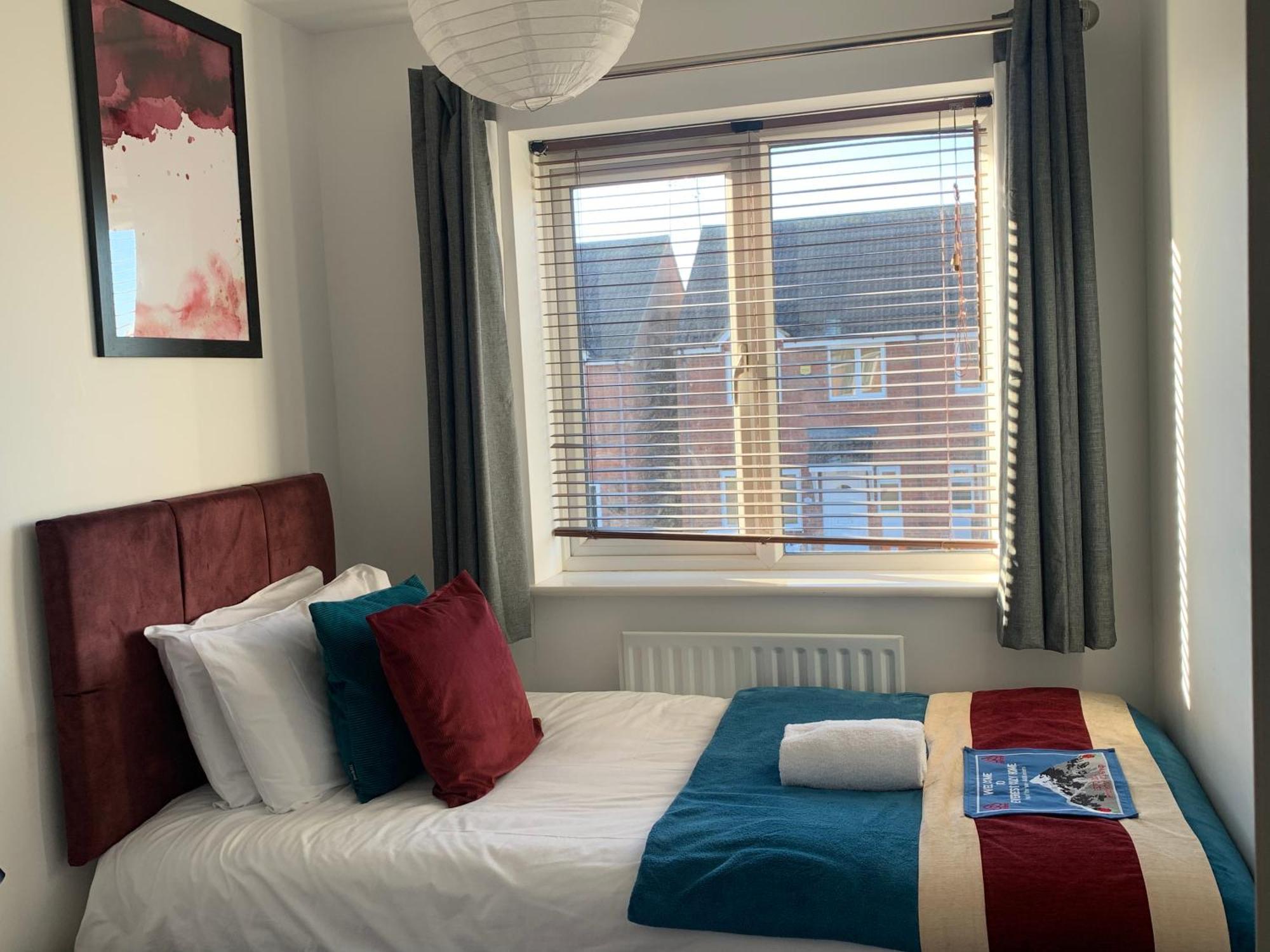 Montrose House Villa Swindon Luaran gambar