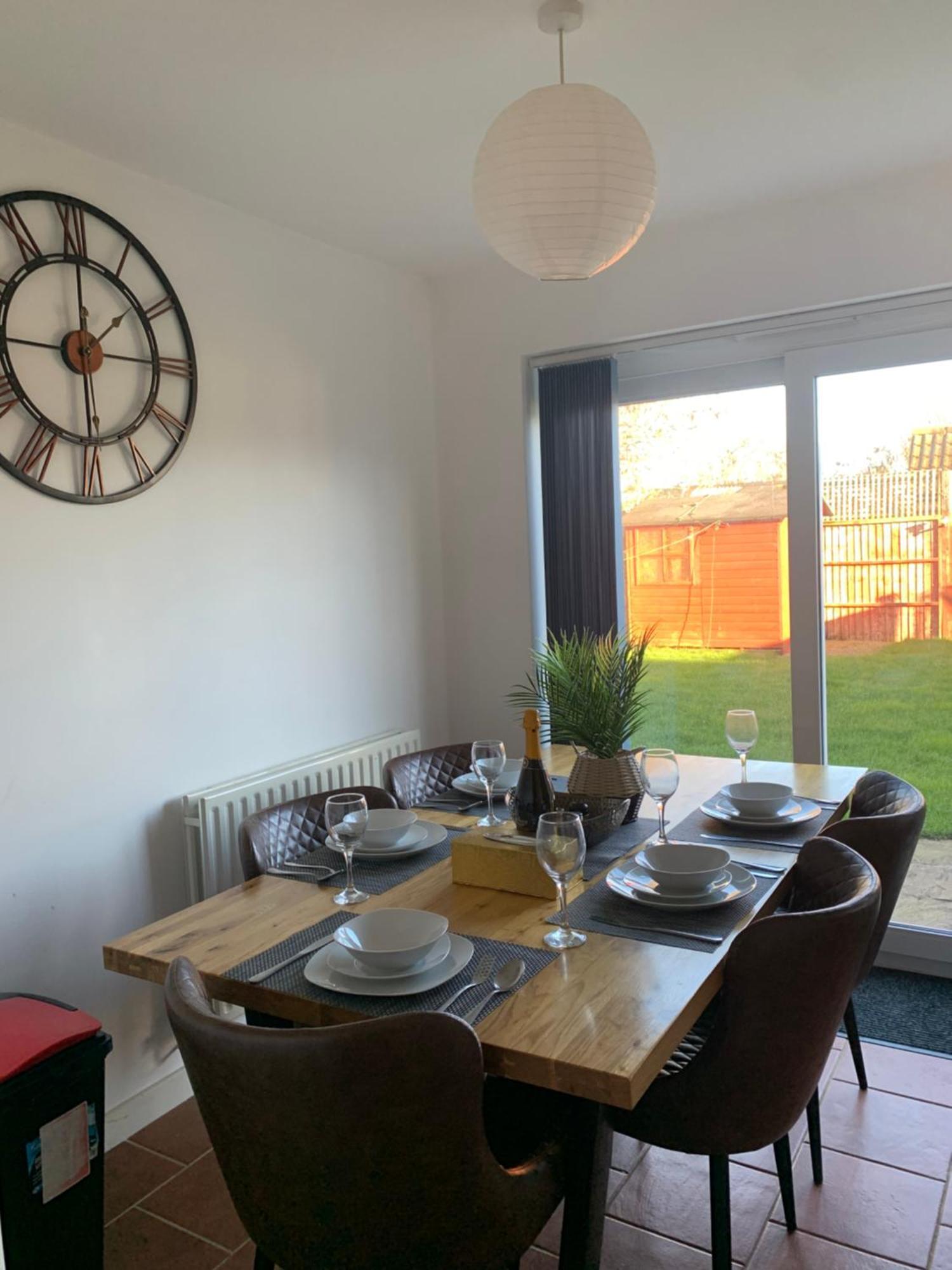 Montrose House Villa Swindon Luaran gambar