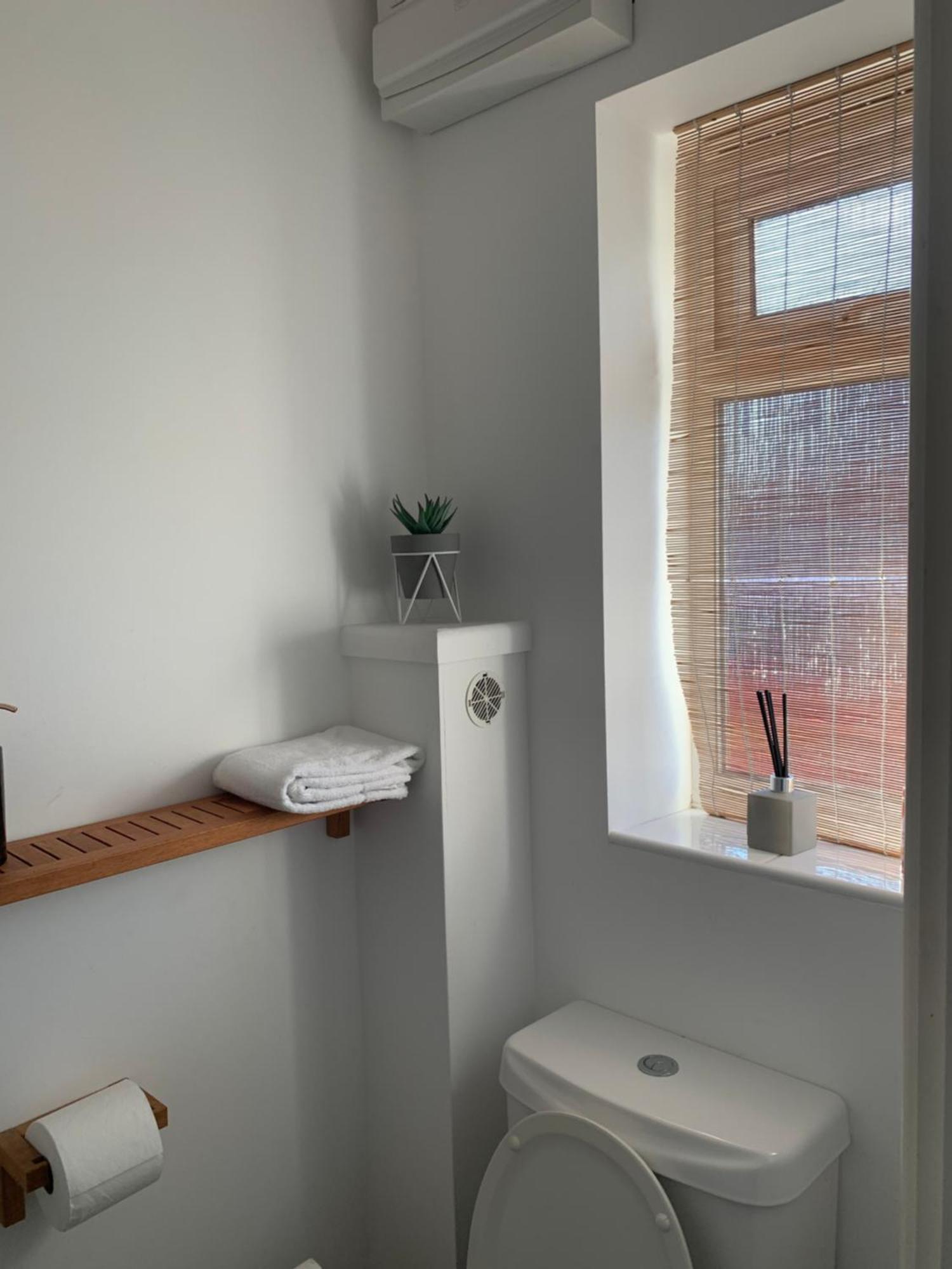 Montrose House Villa Swindon Luaran gambar